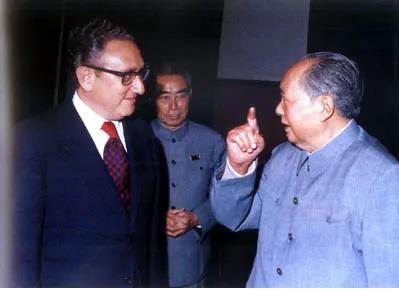 1973年2月17日晚上，毛泽东主席在中南海会见美国总统国家安全事务助理享利·基辛格博士。